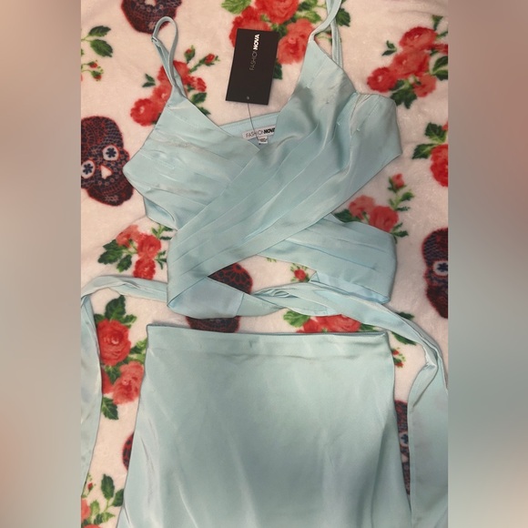 NWT XS Fashion Nova Skirt and Wrap Top Set - Picture 2 of 5